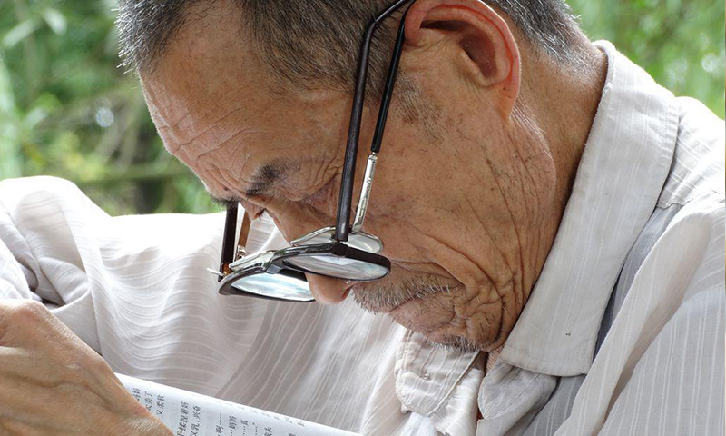 選配老花鏡掌握六個(gè)關(guān)鍵點(diǎn)，佩戴舒適不頭暈